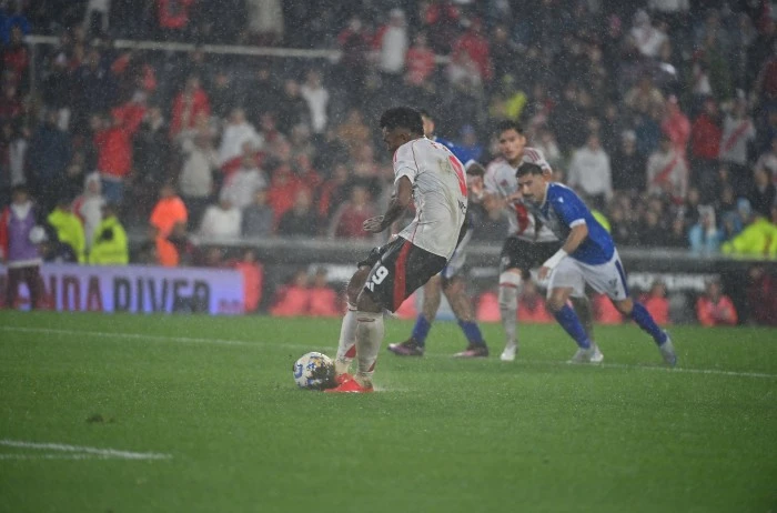 River le ganó a Vélez por 4 a 1 y cerró la zona B como escolta