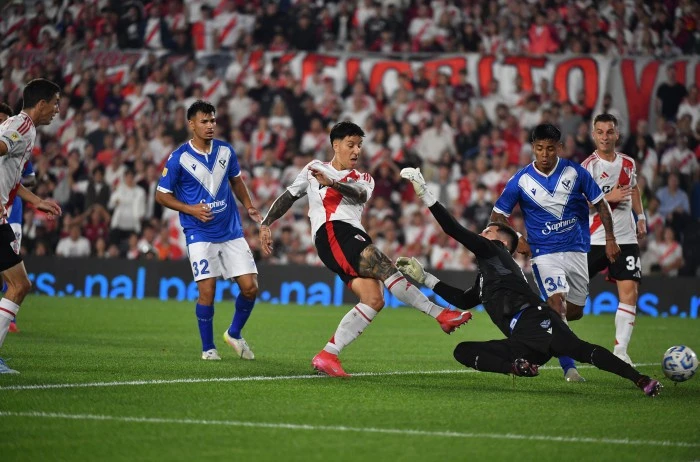River le ganó a Vélez por 4 a 1 y cerró la zona B como escolta