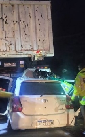 Al menos dos muertos tras un choque frontal de camiones en Ruta 7