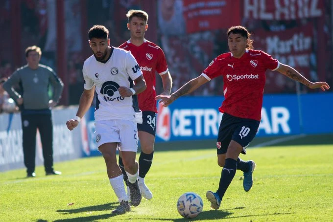 Independiente venció a Independiente Rivadavia por 1 a 0 y pasó a cuartos de final del Torneo Apertura 2025