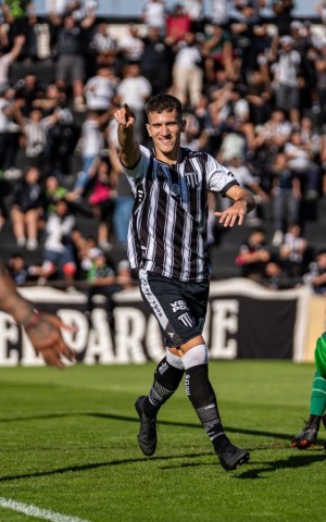 Gimnasia y Esgrima sufrió, pero ganó en el Parque ante Agropecuario