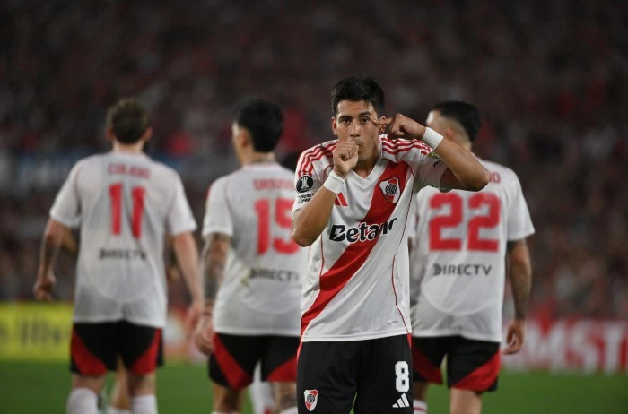 River aplastó a Independiente del Valle y se clasificó a los octavos 