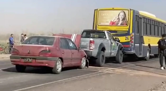 7 vehículos accientados y 4  personas heridas en un choque múltiple en Lavalle