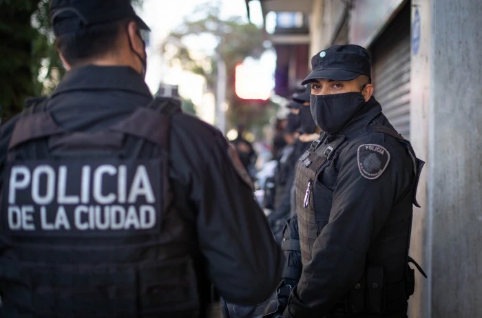 Silencio mortal en Villa Crespo: una familia entera hallada sin vida y un misterio estremecedor
