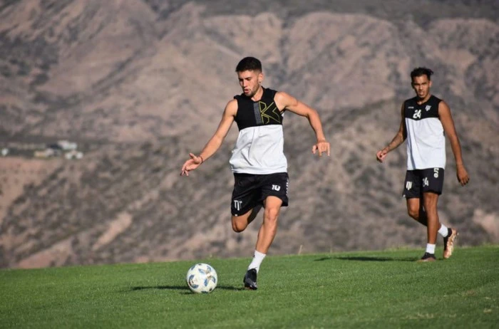Nacho Antonio, el motor silencioso del Lobo: "Lo difícil en el fútbol es ser regular"