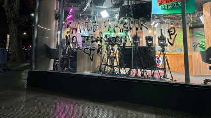 Pintada intimidatoria en estudio de Olga tras condena a Cristina Kirchner