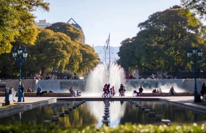 Turismo austero: viajes breves y menos consumo en los dos fines de semana largo de junio