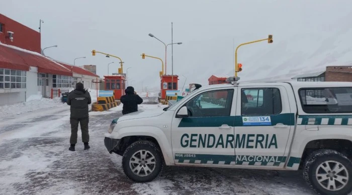 Anunciaron que el Paso Cristo Redentor seguirá cerrado por nevadas, frío extremo y hielo en la calzada