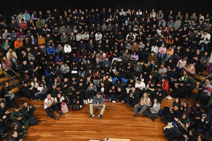 Además, las netbooks vienen con Microsoft Office, Teams y Minecraft educativo