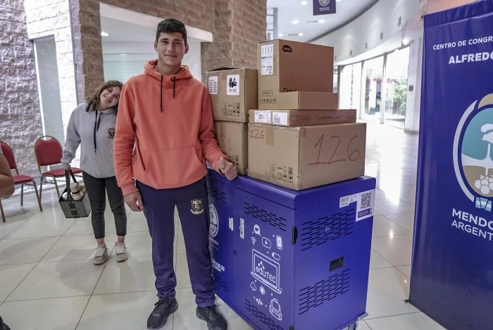 En su primera etapa, Edutec ya llegará a 700 escuelas de toda la provincia, con 21.000 netbooks