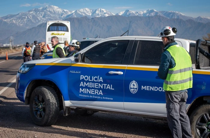 : Vehículo de la Policía Ambiental Minera de Mendoza, parte del nuevo sistema de control y fiscalización