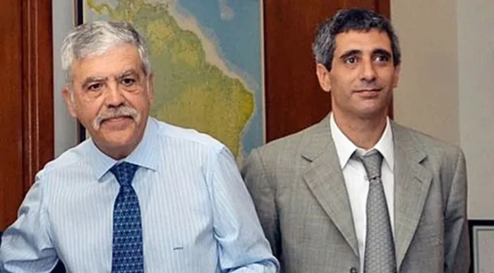&nbsp;Julio De Vido y Roberto Baratta fueron condenados a 4 y 3 años de prisión,&nbsp;por su participación en la compra de Gas Natural Licuado con sobreprecios