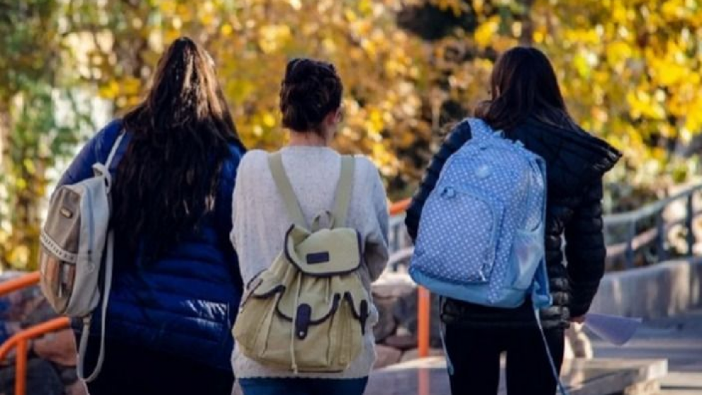 La clase media resigna educación para sus hijos en Argentina