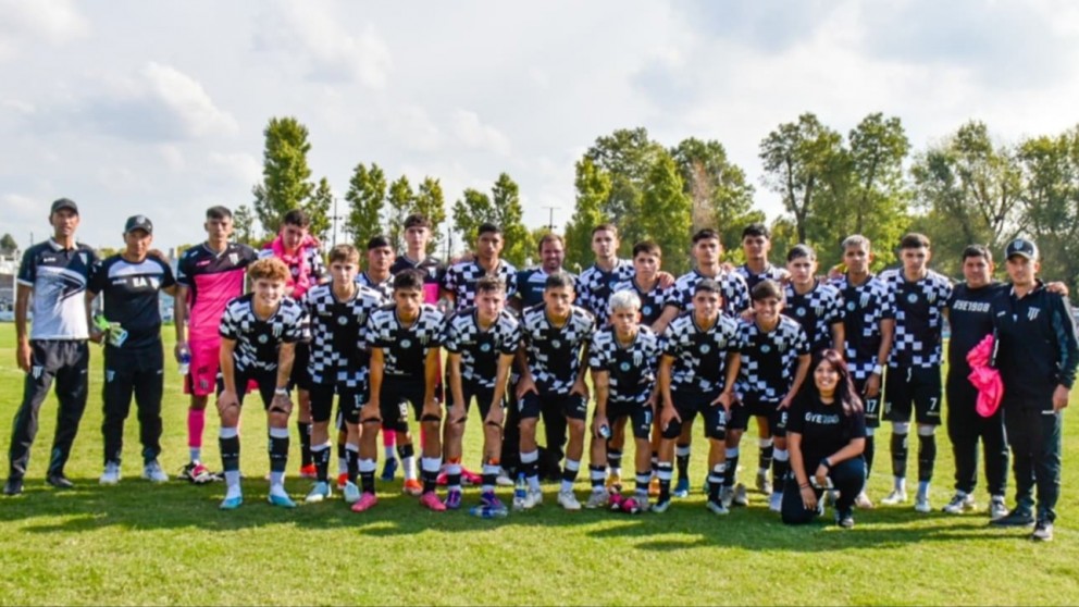 Histórico: la Tercera División del Lobo debutó con éxito en el torneo de la AFA