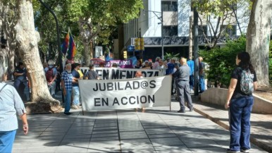 Unas 2000 personas marcharon con los jubilados en Mendoza