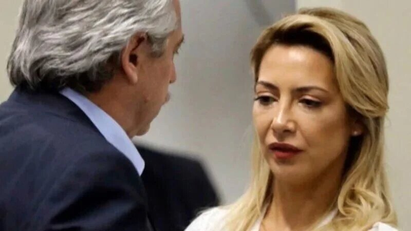Chats de Alberto a Fabiola: Mi consejo es que hables lo menos posible