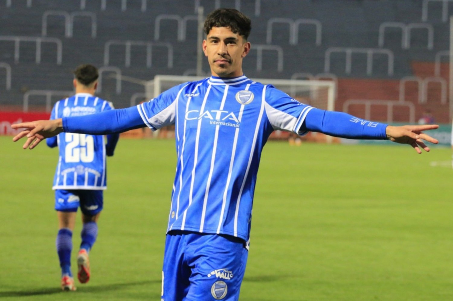 Godoy Cruz peg en los momentos justos y gole a Deportivo Riestra por 4 a 1
