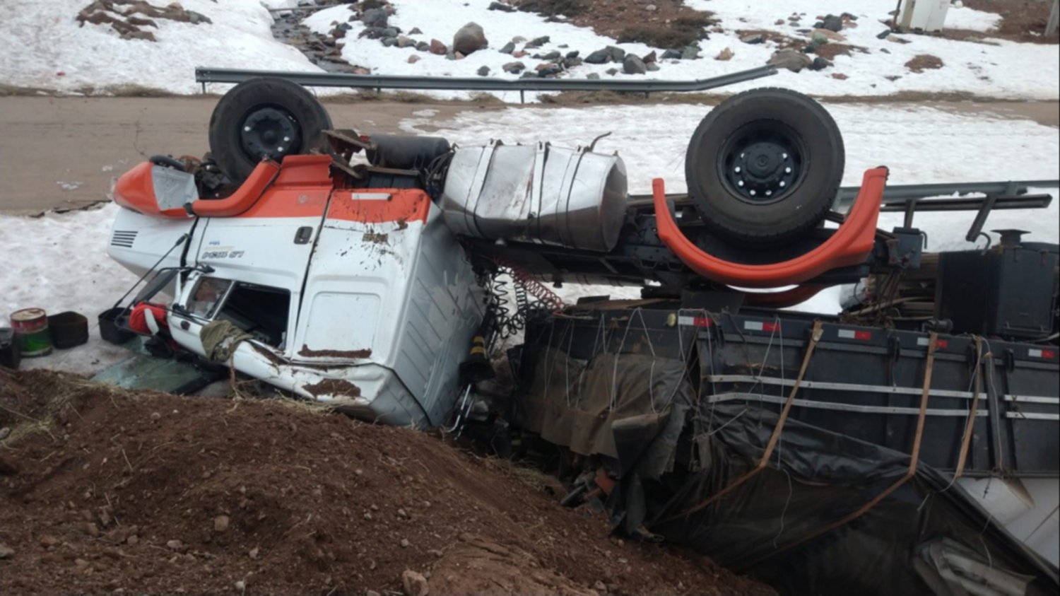 Grave accidente en Alta Montaa protagoniz un camin 