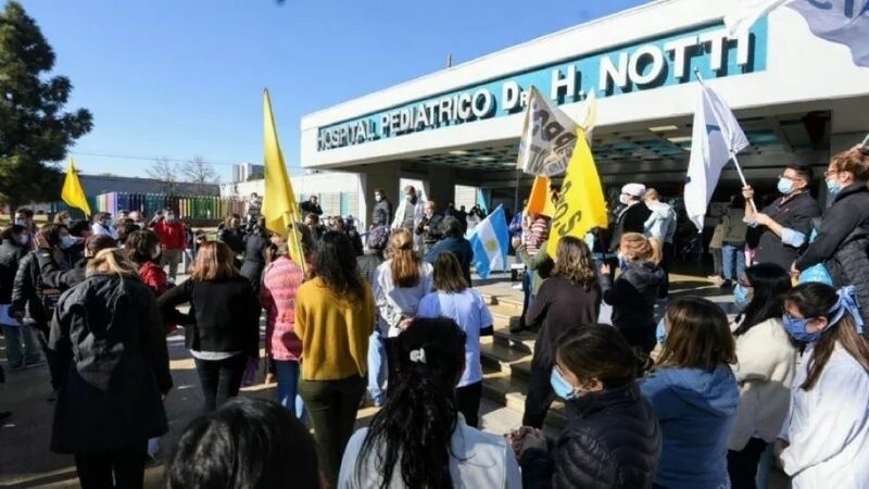 El gobierno confirm el aumento por decreto a profesionales de la salud