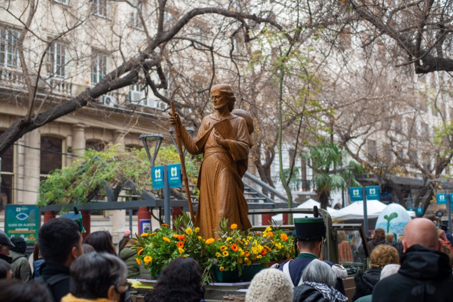 Por el feriado del Santo Patrono Santiago, los comercios mendocinos abrirn medioda