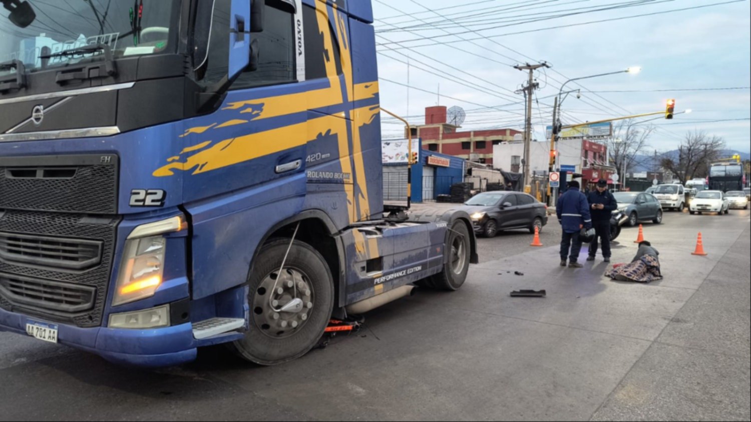 El grave siniestro vial entre un camin y una bicicleta deja un herido en muy grave estado