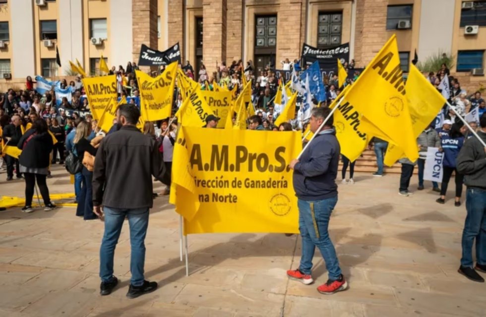 Rechazo por parte de AMPROS a la oferta salarial propuesta por el Gobierno y crece la incertidumbre por posible decreto