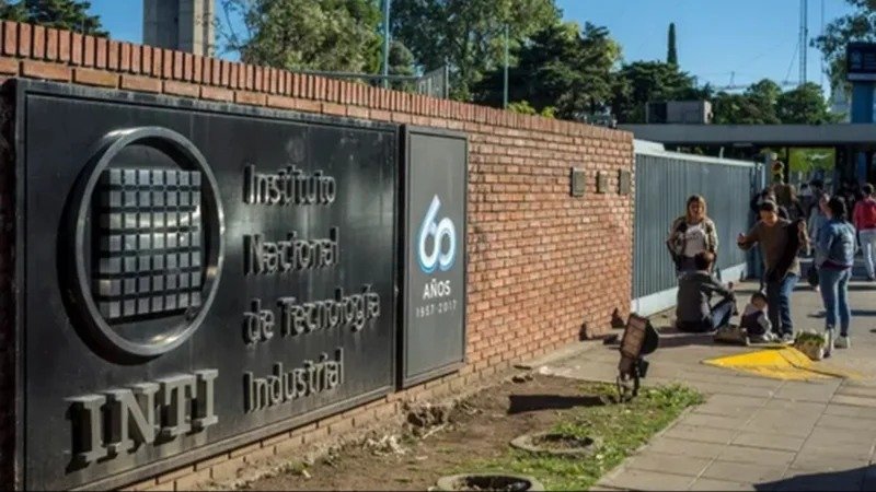 Serios incidentes frente al INTI a causa de despidos masivos